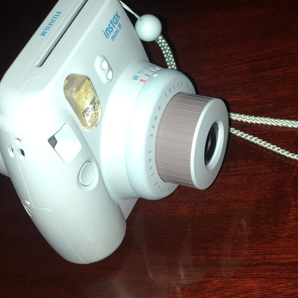 Fujifilm Polaroid Camera - Picture 4 of 4